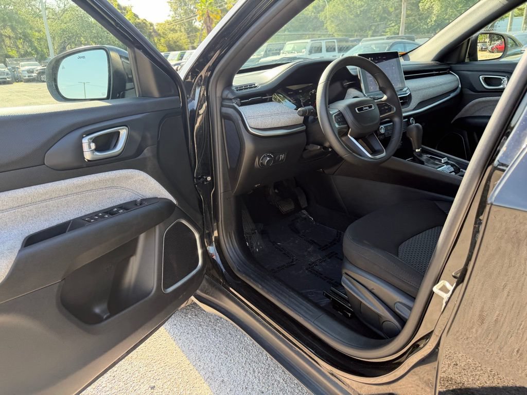 Used 2023 Jeep Compass Sport AWD/4WD image 15