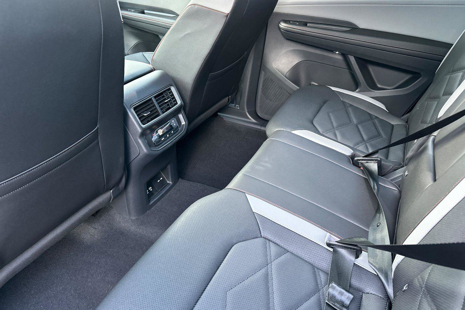 New 2026 Volkswagen Atlas Peak Edition image 11