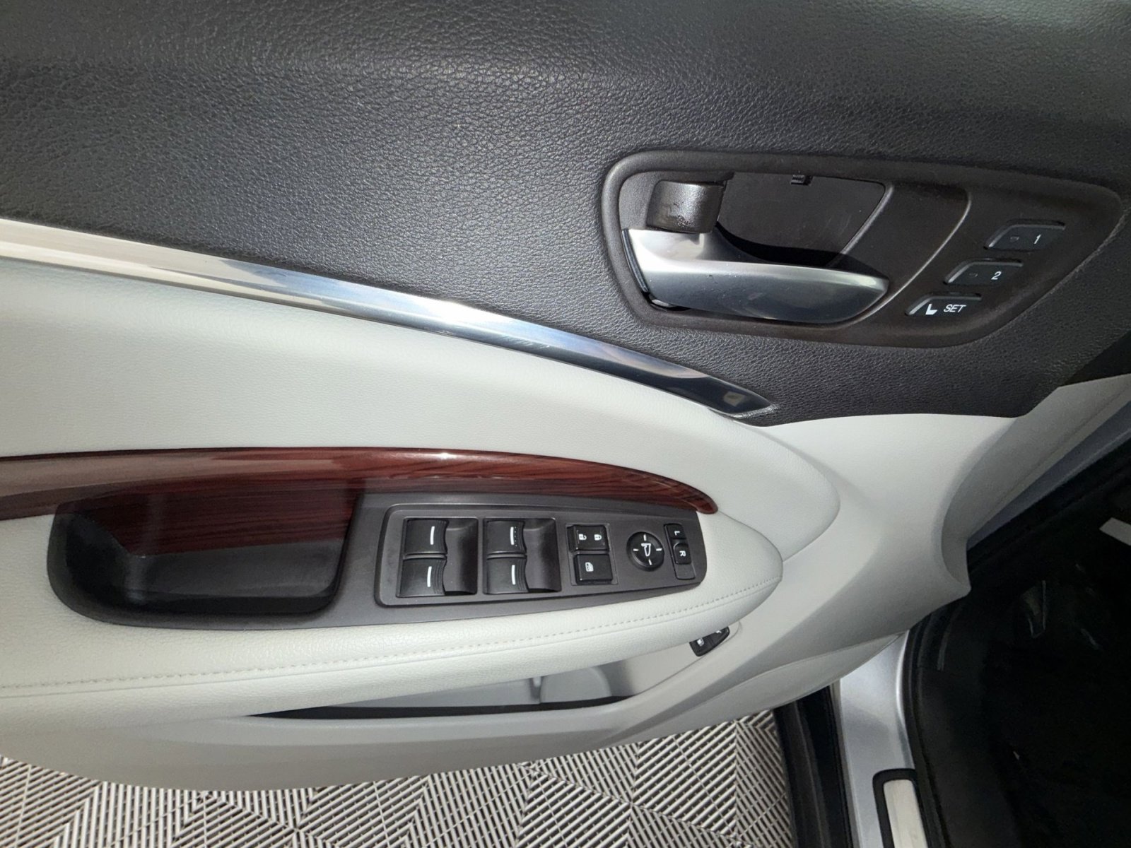 Used 2016 Acura MDX SH-AWD w/ Technology Package image 15