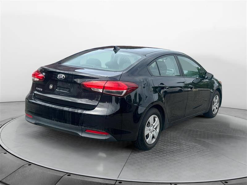 Used 2017 Kia Forte LX image 5