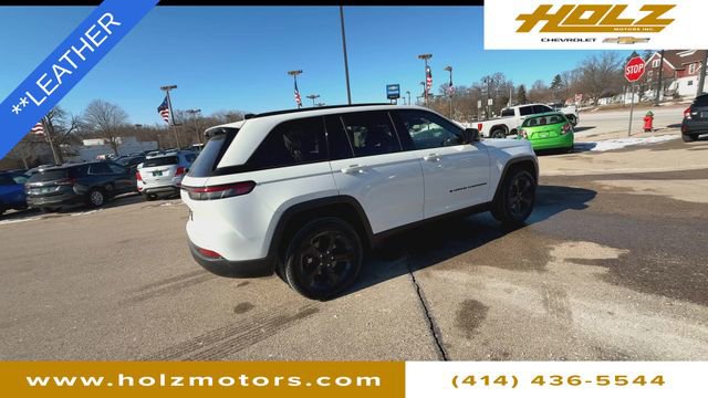 Used 2023 Jeep Grand Cherokee Altitude image 9