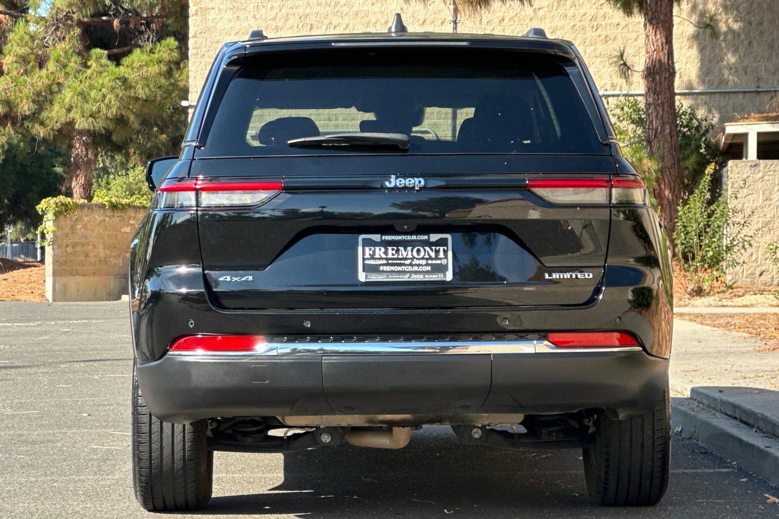 Used 2024 Jeep Grand Cherokee Limited AWD/4WD image 4