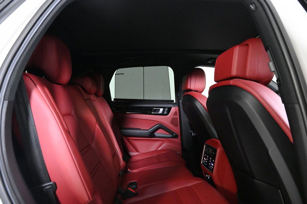 Certified 2022 Porsche Cayenne image 19