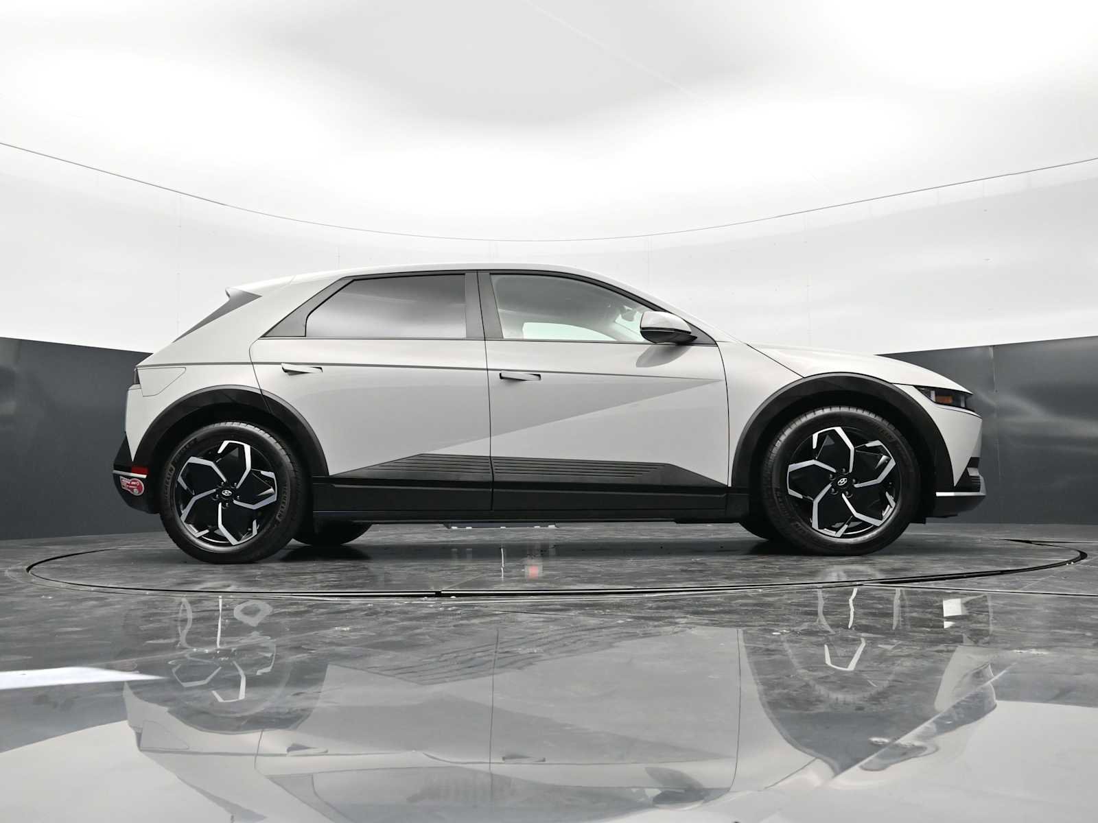 Used 2024 Hyundai Ioniq 5 SEL image 27