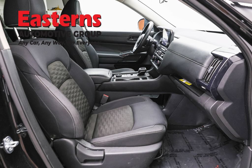 Used 2024 Nissan Pathfinder S AWD/4WD image 24