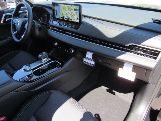 New 2026 Mitsubishi Outlander ES FWD image 10