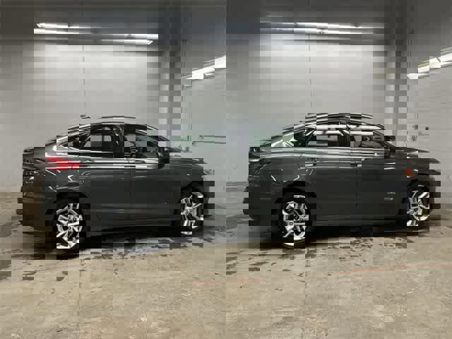 Used 2019 Ford Fusion SE image 3