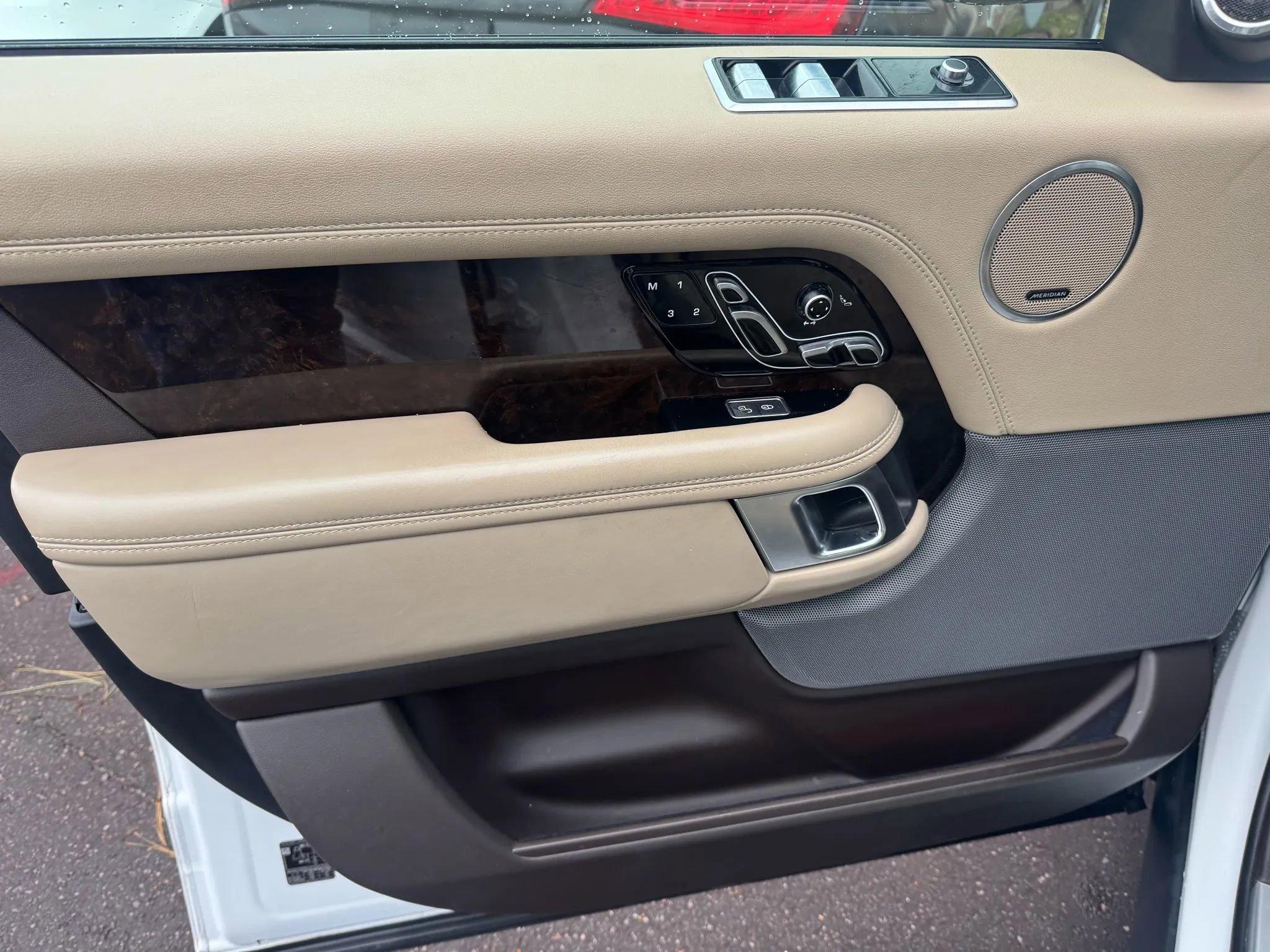 Used 2019 Land Rover Range Rover HSE image 13