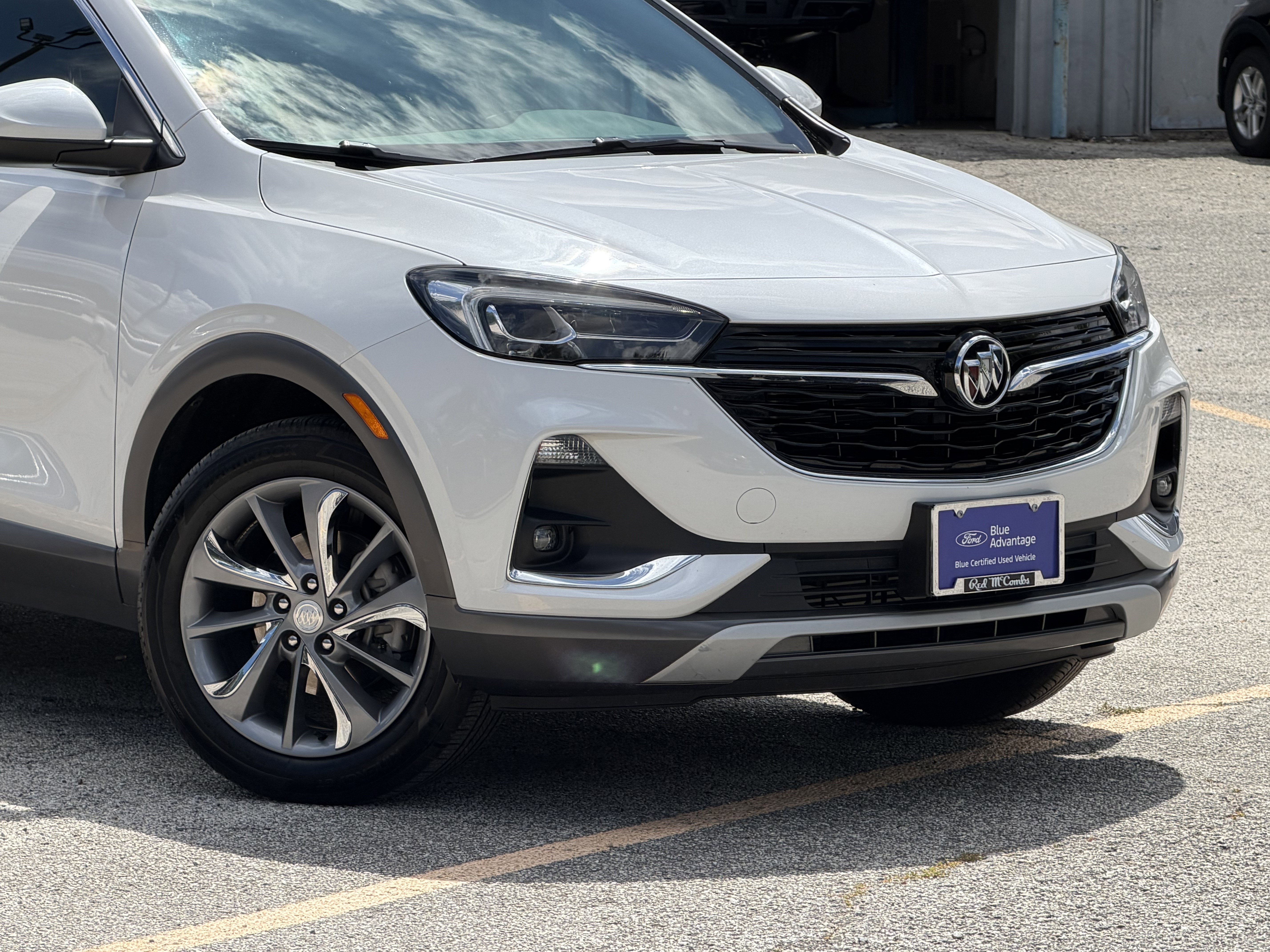 Used 2023 Buick Encore GX Essence w/ Experience Buick Package FWD image 2