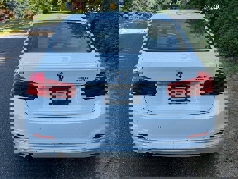 Used 2017 BMW 320i Sedan image 5