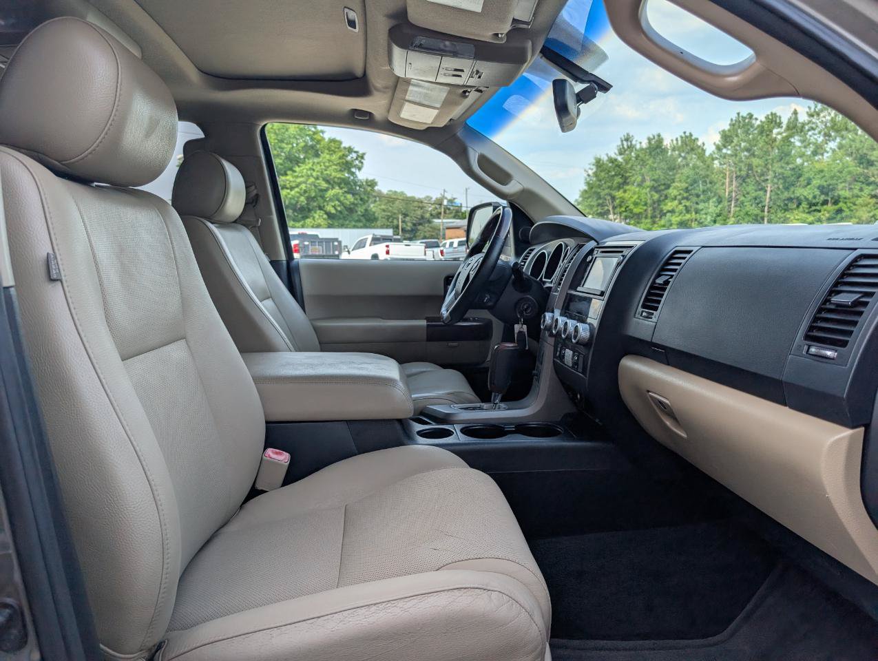 Used 2014 Toyota Sequoia Platinum AWD/4WD image 23