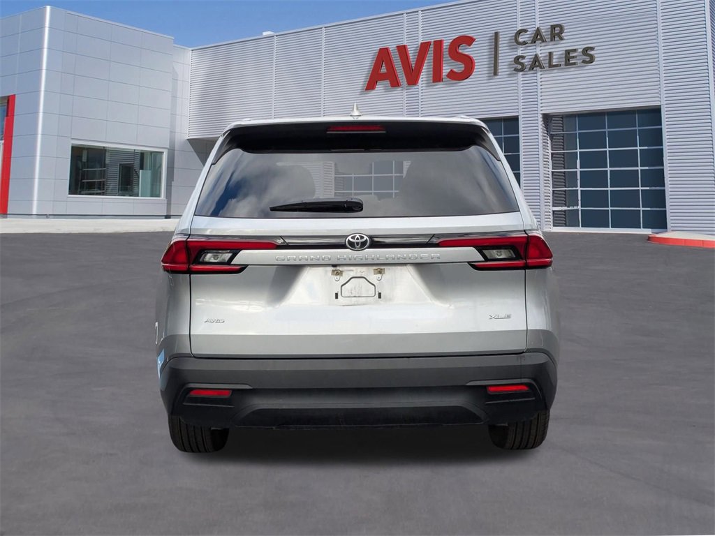 Used 2025 Toyota Grand Highlander AWD image 6