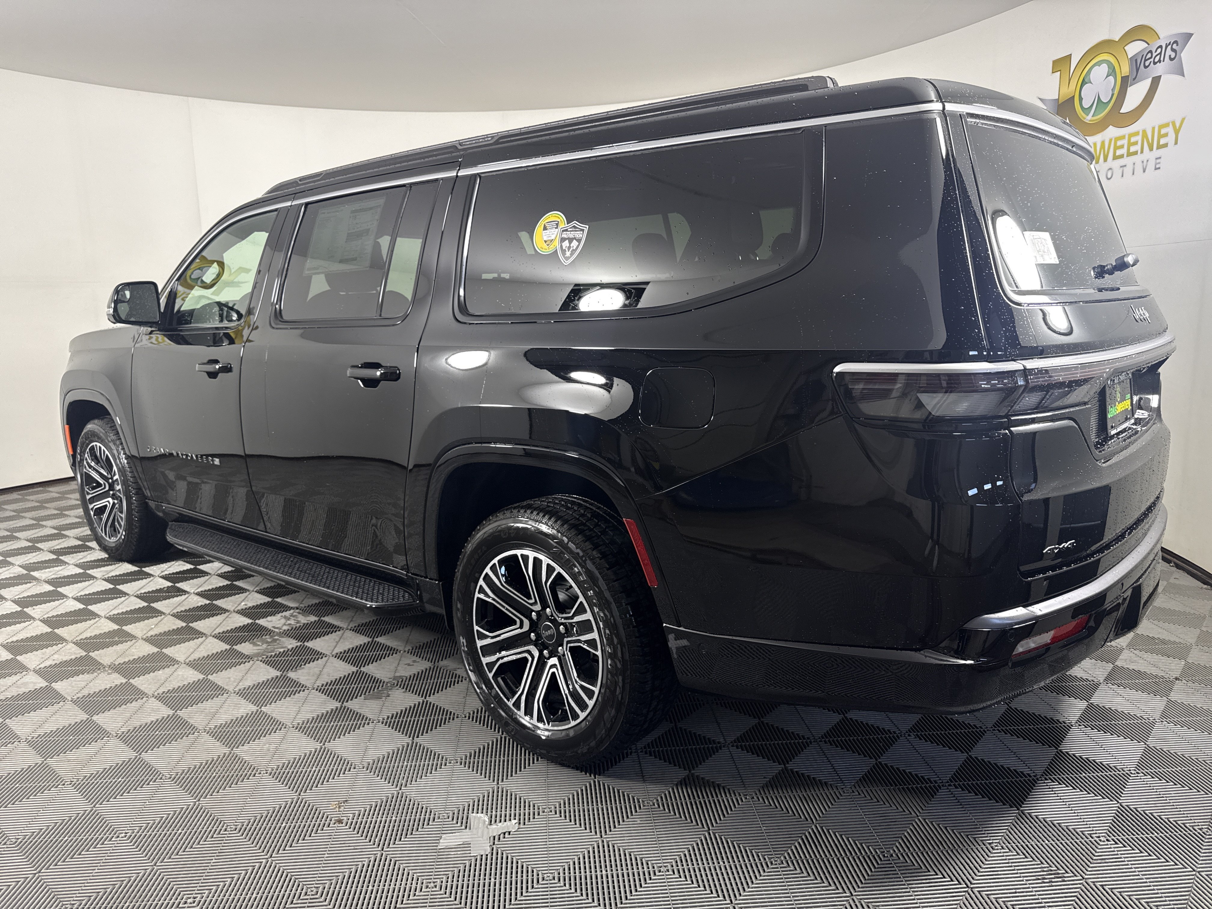 New 2026 Jeep Grand Wagoneer L 4WD w/ Premium Group I image 6