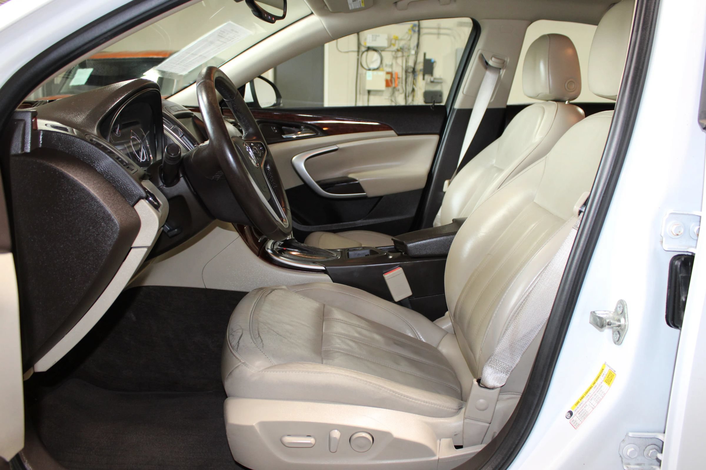 Used 2014 Buick Regal FWD image 8