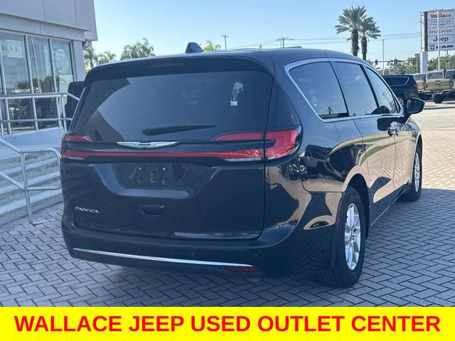 Used 2025 Chrysler Pacifica Select FWD image 7