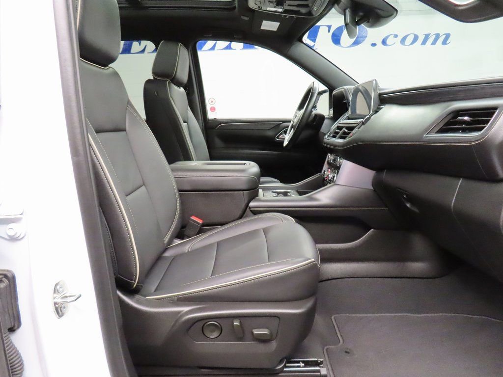 Used 2024 GMC Yukon XL SLT w/ SLT Premium Package image 29