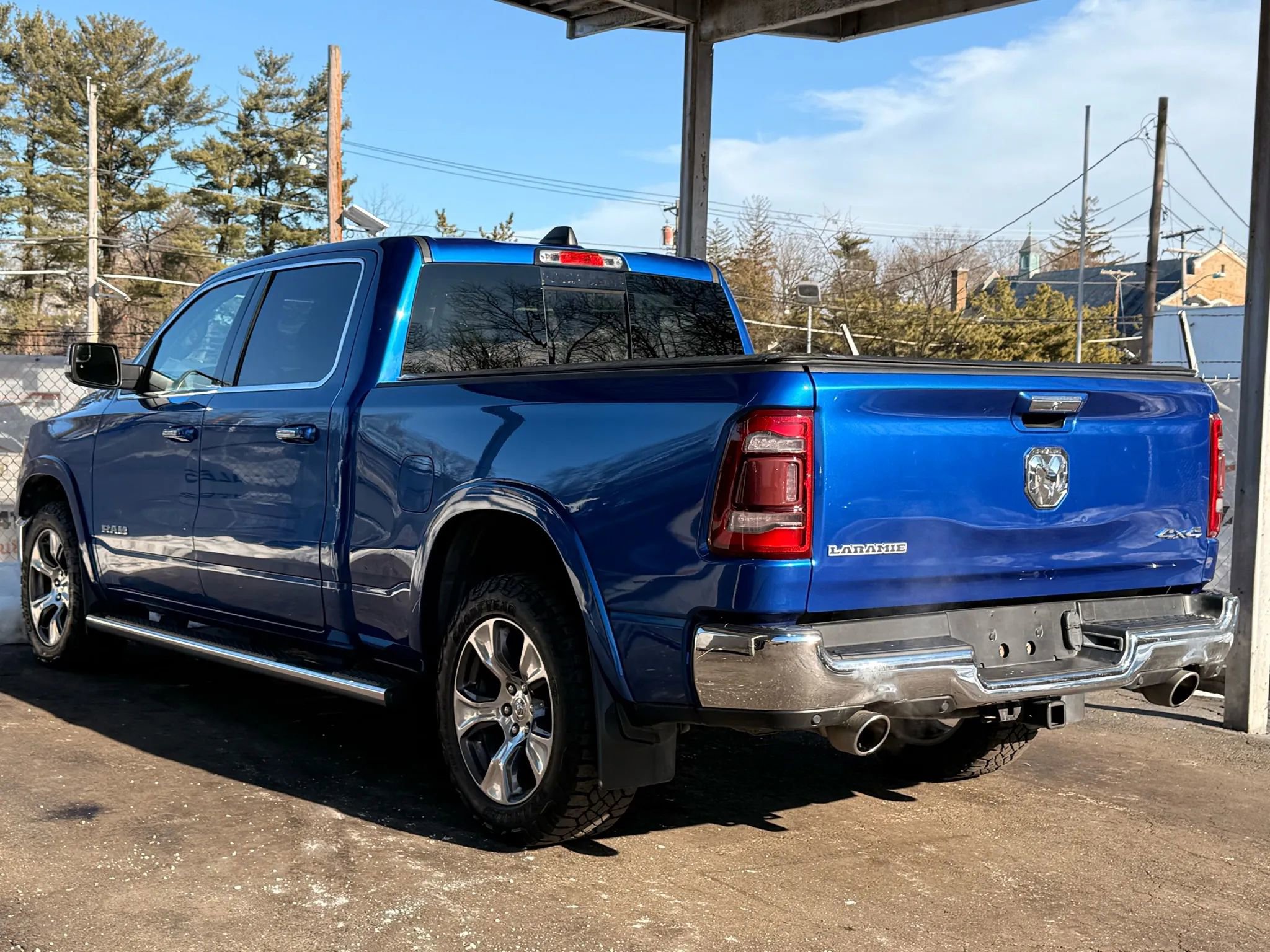 Used 2019 RAM 1500 Laramie AWD/4WD image 7