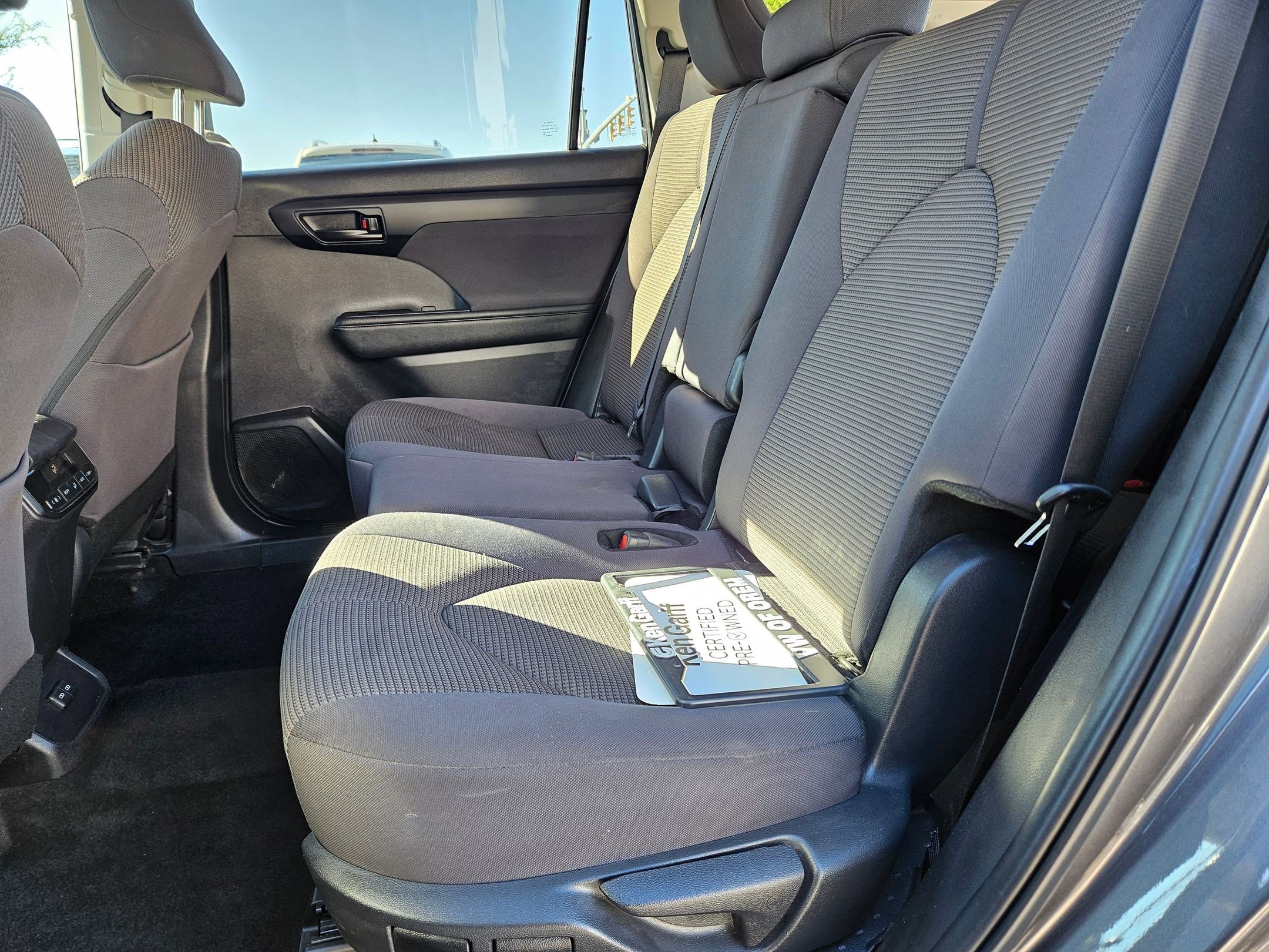 Used 2024 Toyota Highlander LE image 31
