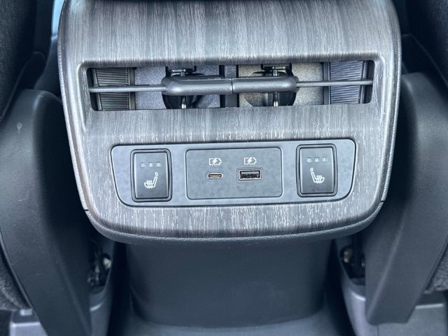 Used 2024 Nissan Ariya AWD image 16