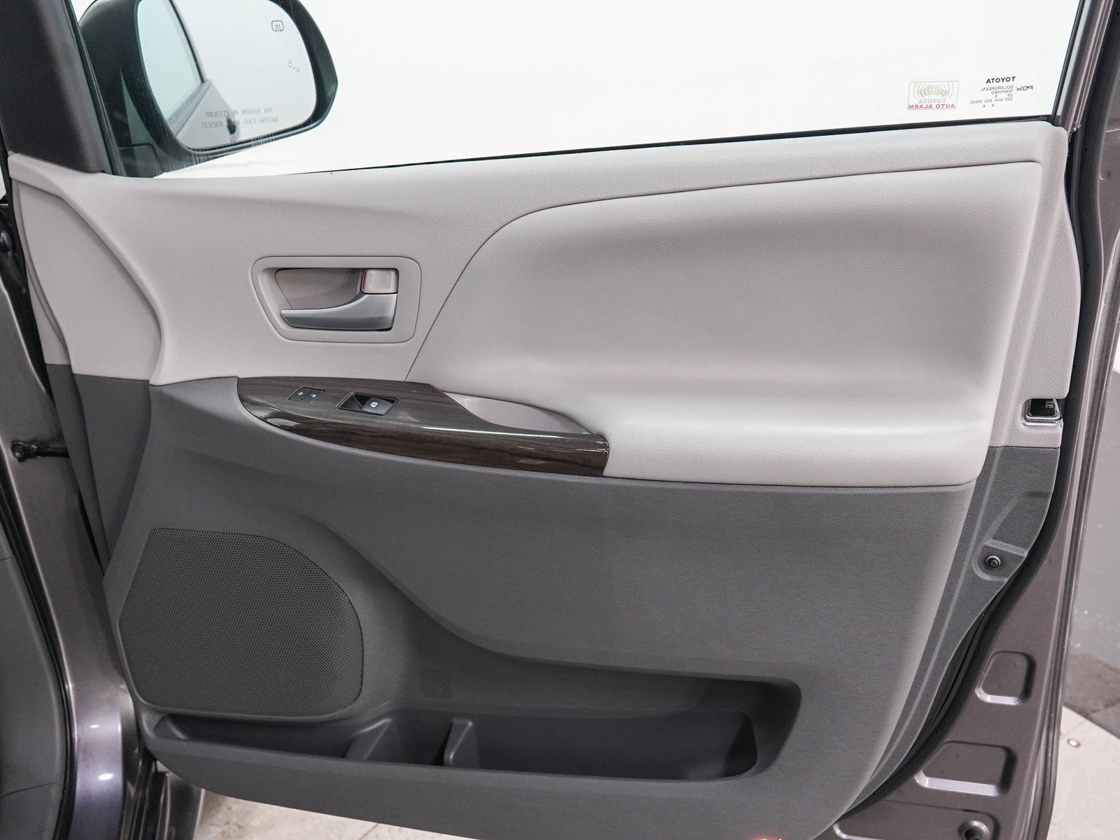 Used 2016 Toyota Sienna XLE FWD image 12