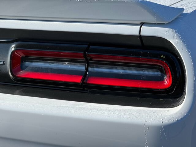 Used 2021 Dodge Challenger SXT image 33