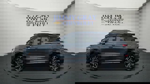 Used 2025 Lincoln Corsair Reserve w/ Equipment Group 202A image 2