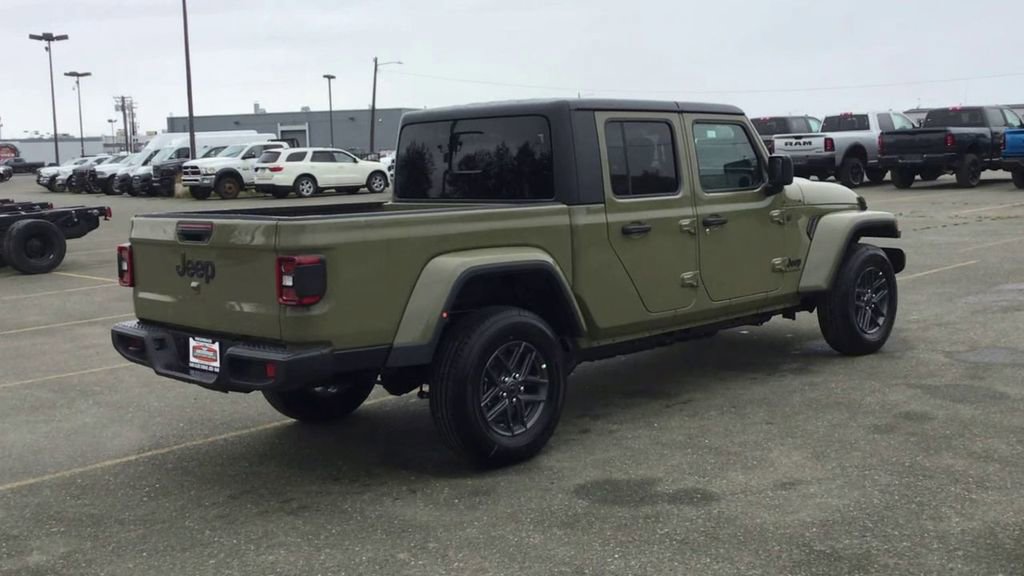 New 2025 Jeep Gladiator Sport image 8
