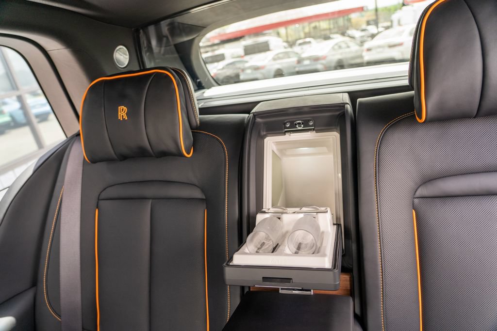 Used 2025 Rolls-Royce Cullinan AWD/4WD image 22
