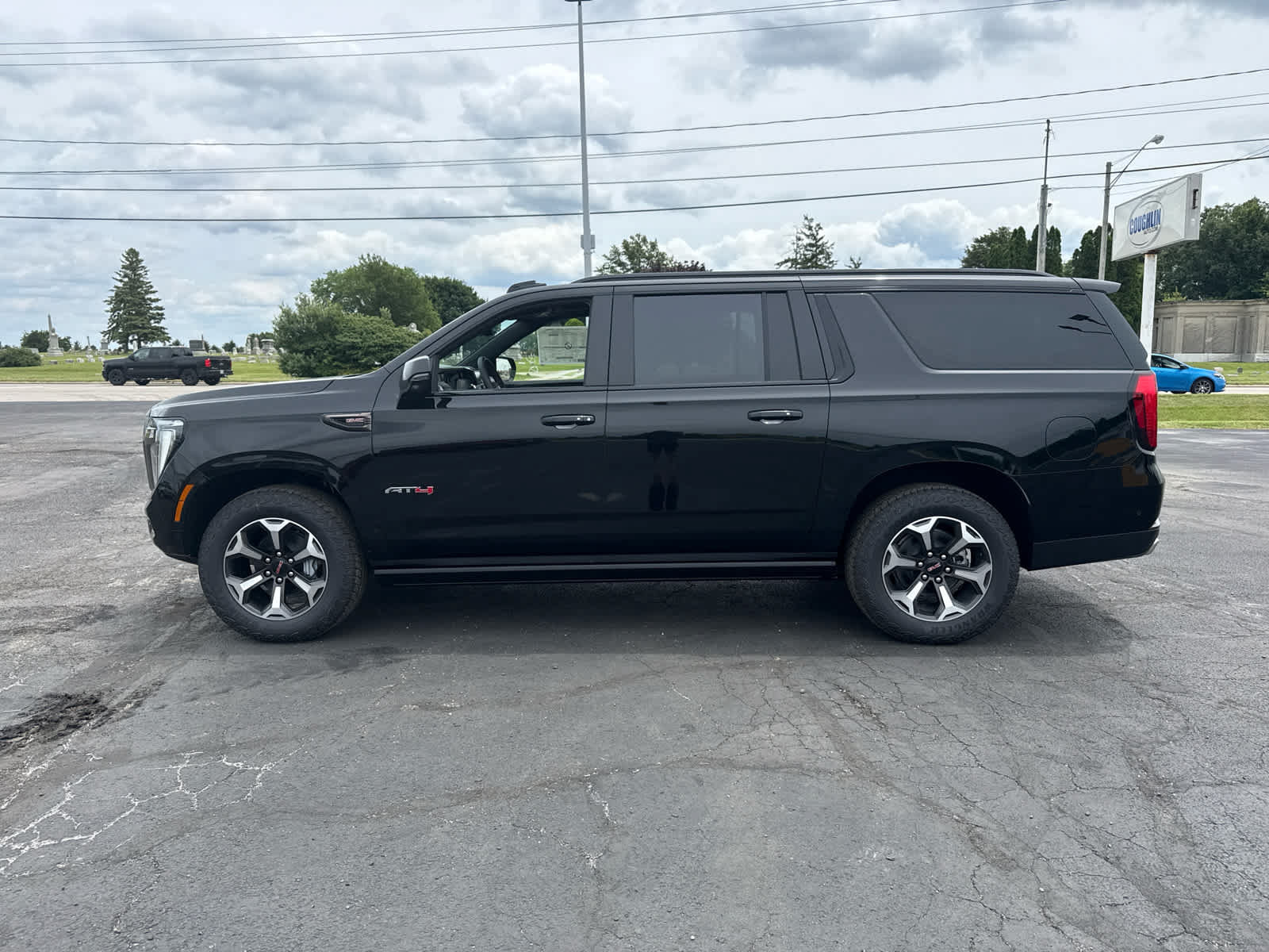 New 2026 GMC Yukon XL AT4 Ultimate w/ LPO, Floor Liner Package AWD/4WD image 2