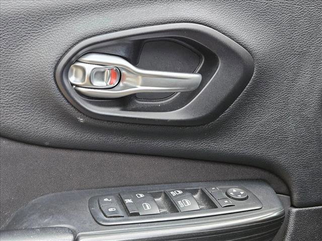 Used 2015 Jeep Cherokee Latitude w/ Comfort/Convenience Group image 23