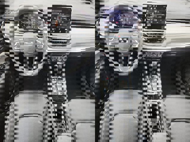 Used 2025 Jeep Compass Limited image 10