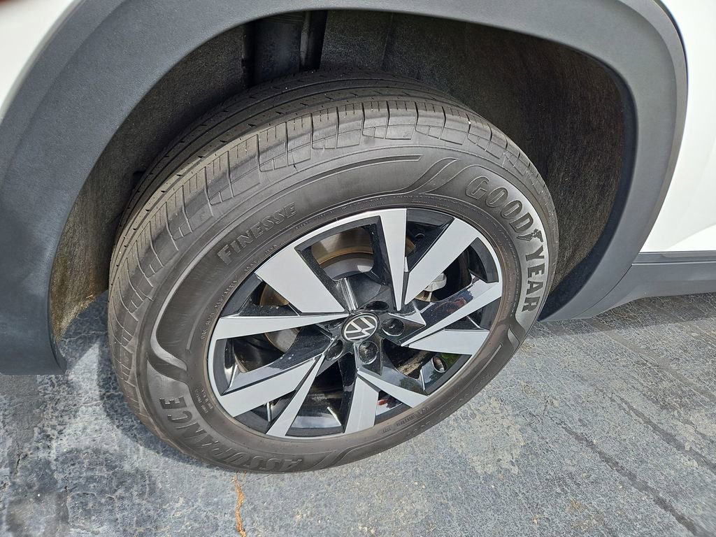 Used 2023 Volkswagen Atlas Cross Sport SE AWD/4WD image 9