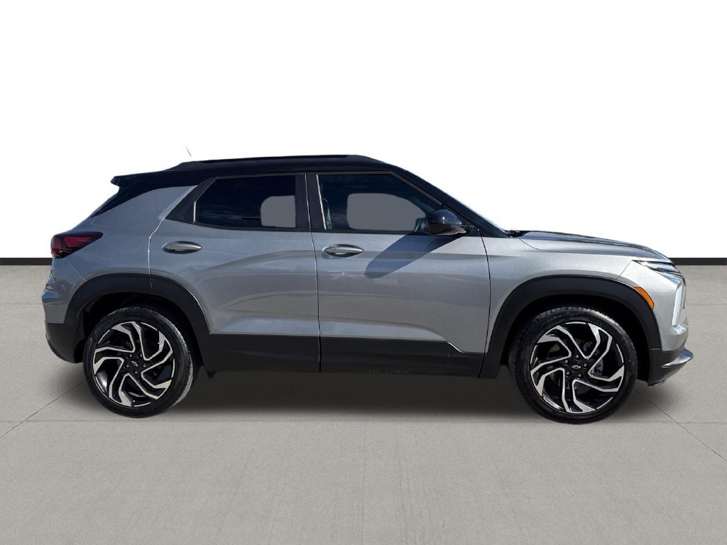 Used 2025 Chevrolet TrailBlazer RS w/ Driver Confidence Package FWD image 4