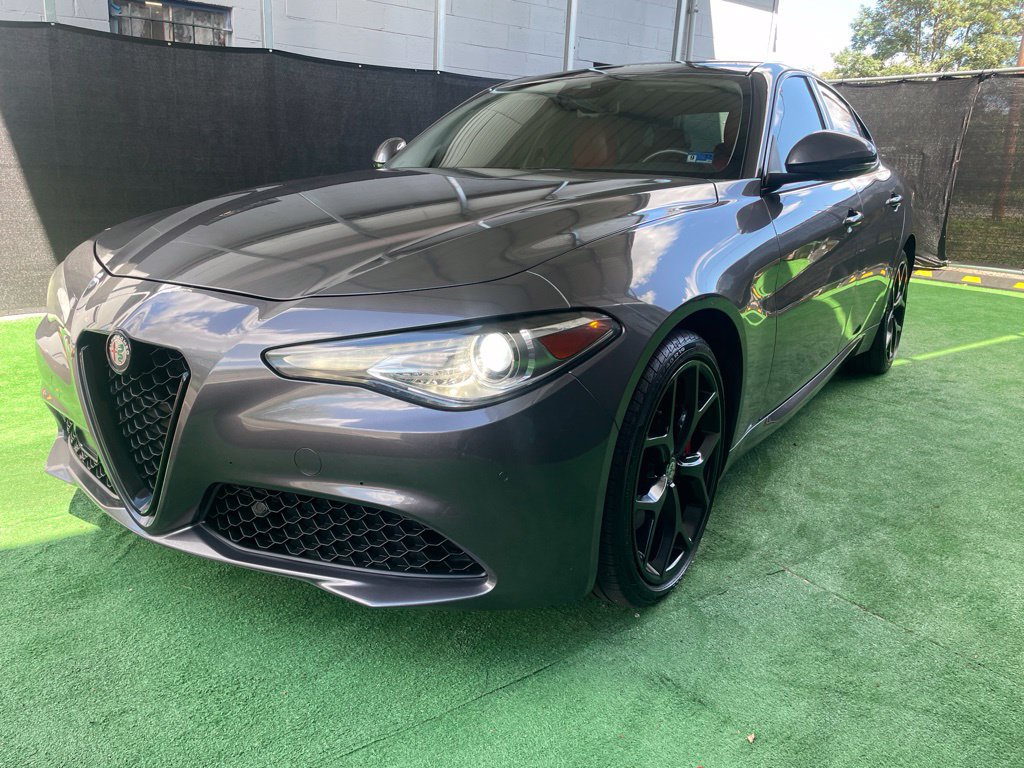 Used 2020 Alfa Romeo Giulia Ti w/ Active Blind Spot Package AWD/4WD image 9