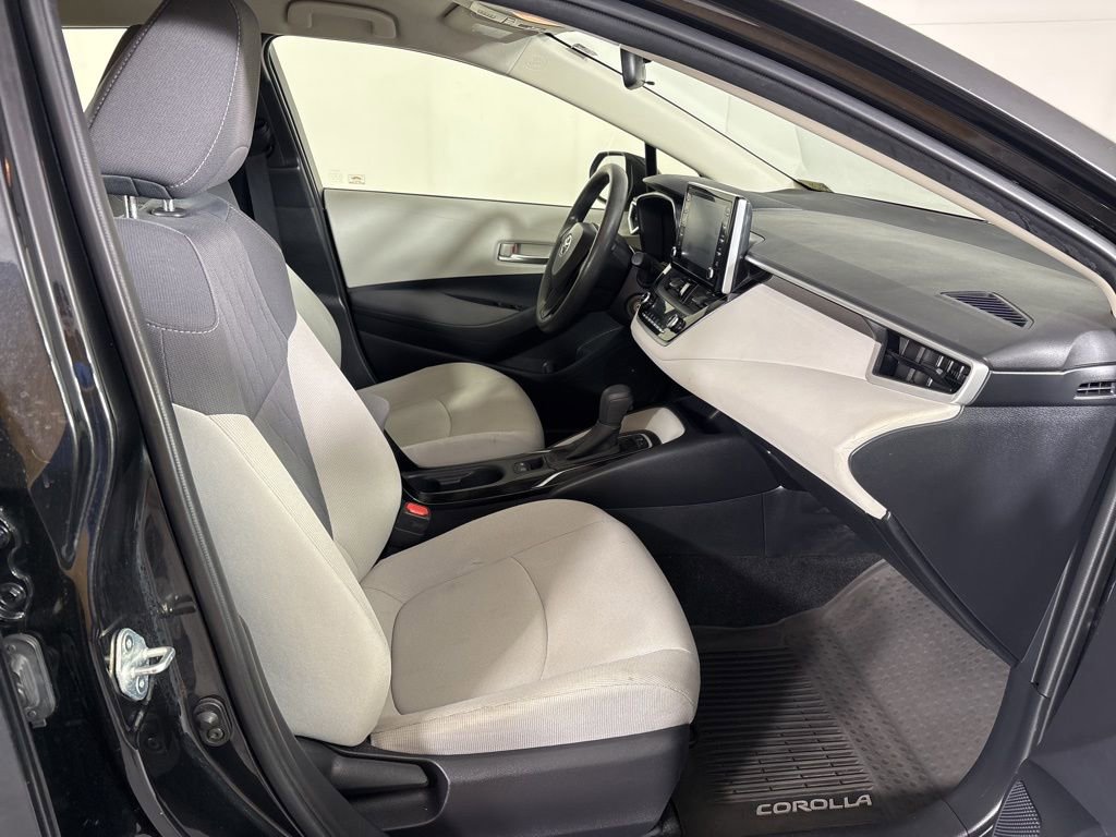 Used 2020 Toyota Corolla LE FWD image 18