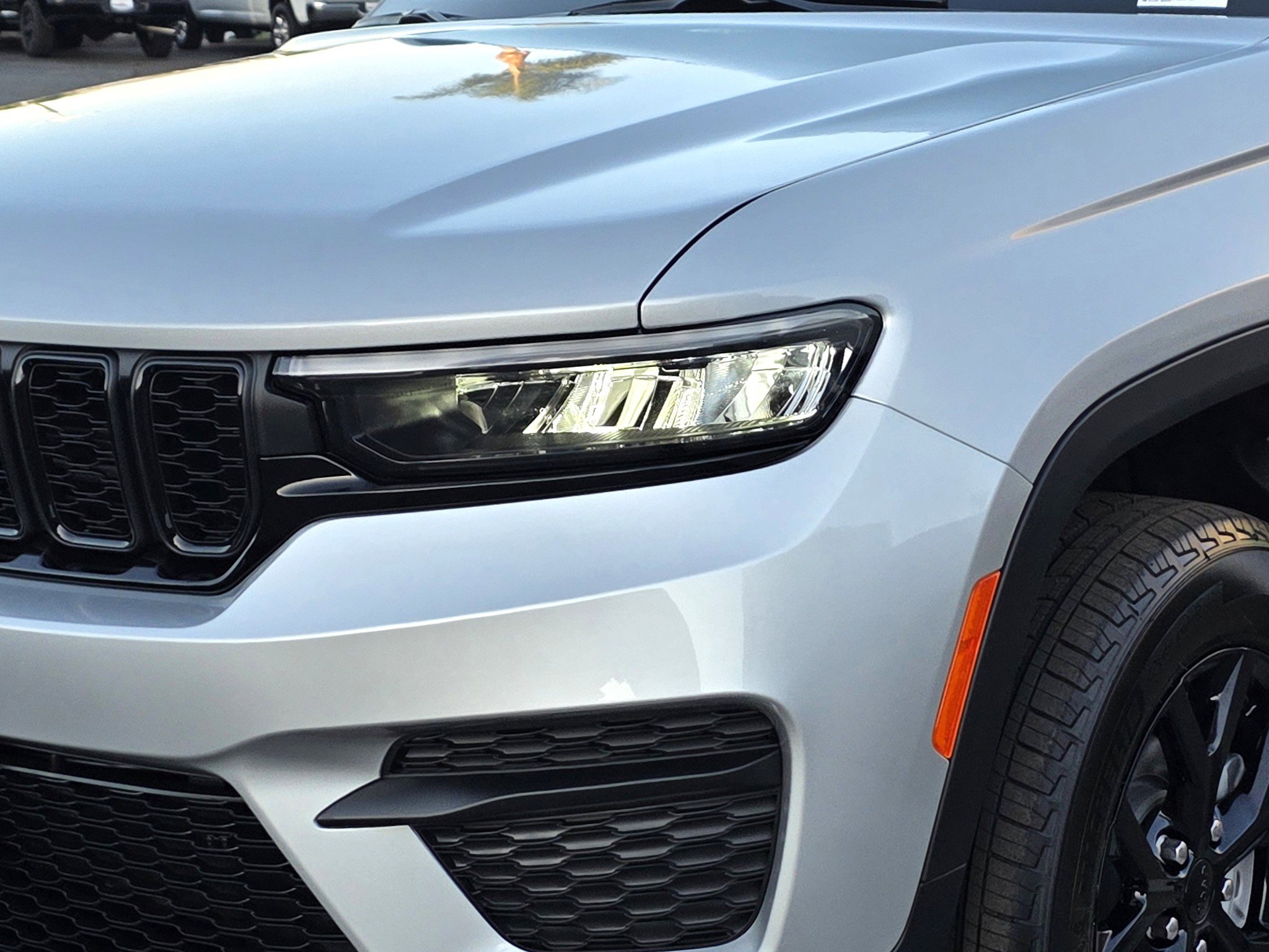 New 2025 Jeep Grand Cherokee Altitude RWD image 8