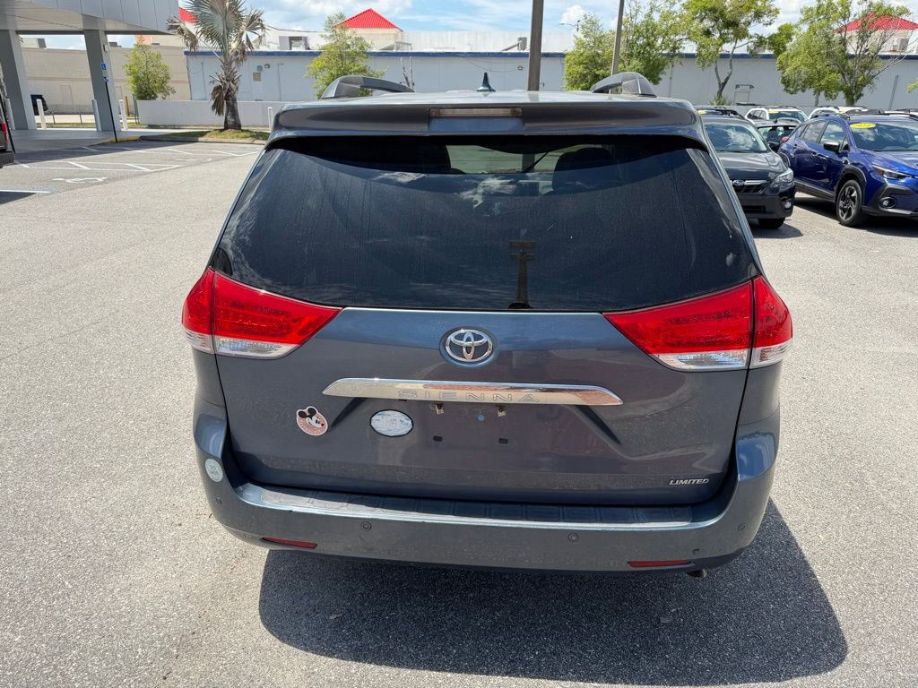 Used 2014 Toyota Sienna Limited w/ Limited Premium Package FWD image 5
