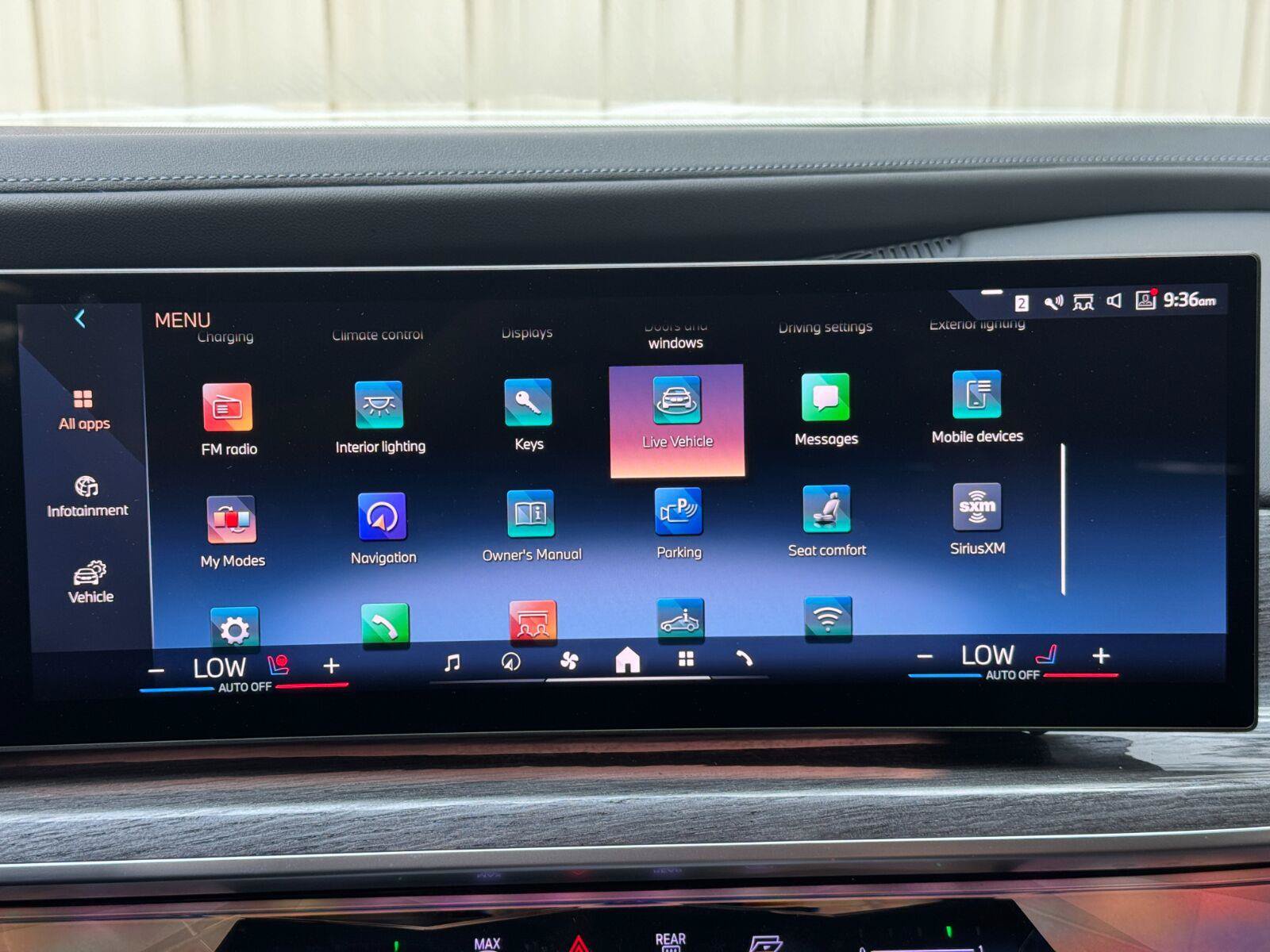 Used 2023 BMW i7 xDrive60 w/ Executive Package 2 AWD/4WD image 29