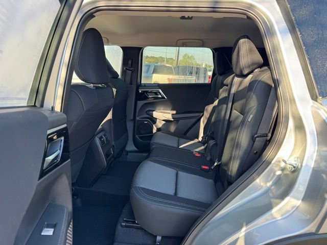 New 2026 Mitsubishi Outlander ES image 12