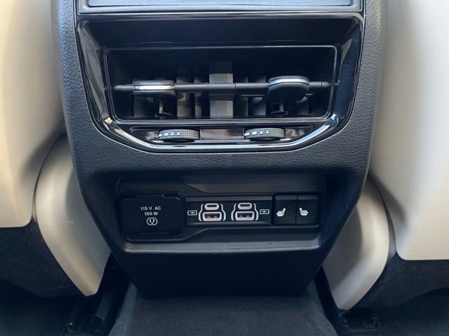 Used 2023 Jeep Grand Cherokee Limited w/ Luxury Tech Group II image 29