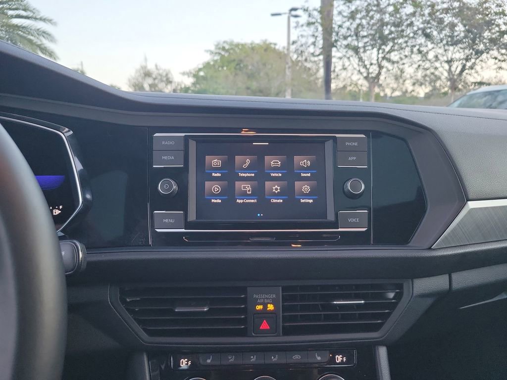 Used 2022 Volkswagen Jetta SE w/ Panoramic Sunroof Package image 22