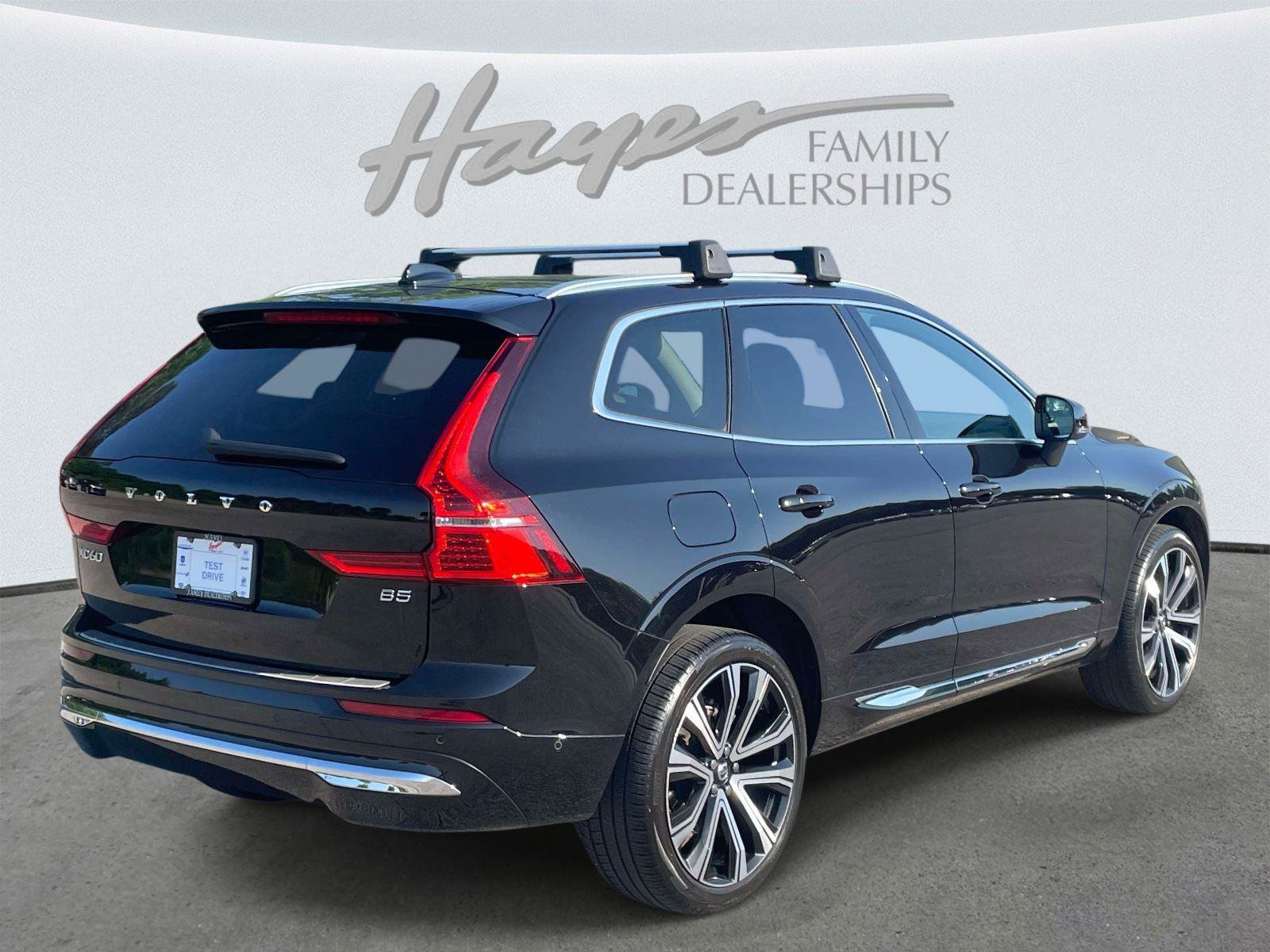 Used 2023 Volvo XC60 B5 Ultimate w/ Protection Package Premier FWD image 3