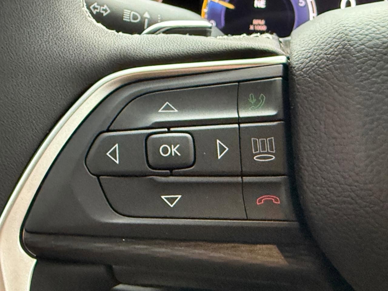 New 2025 Jeep Grand Cherokee Altitude image 10