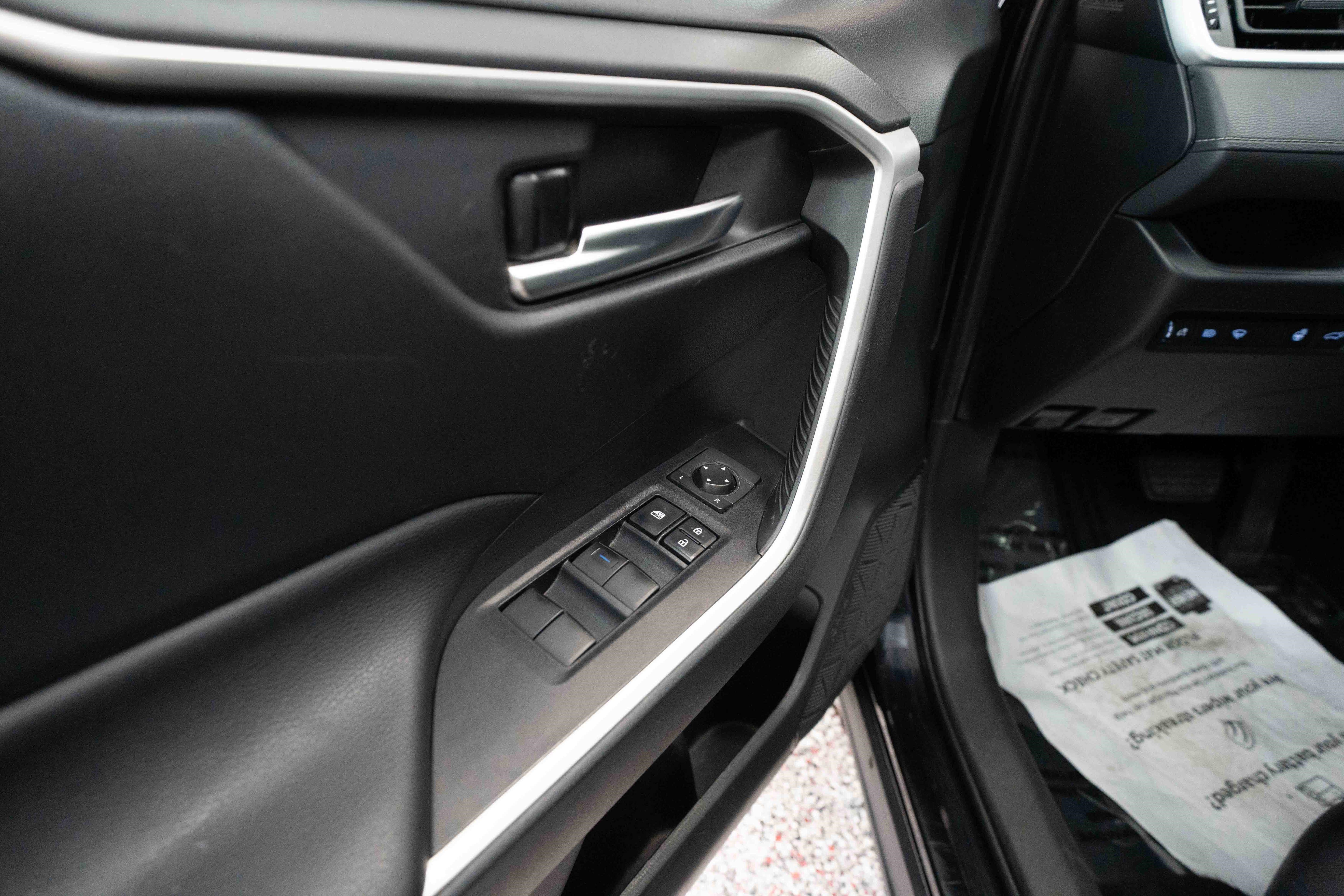 Used 2020 Toyota RAV4 XLE w/ Convenience Package AWD/4WD image 7