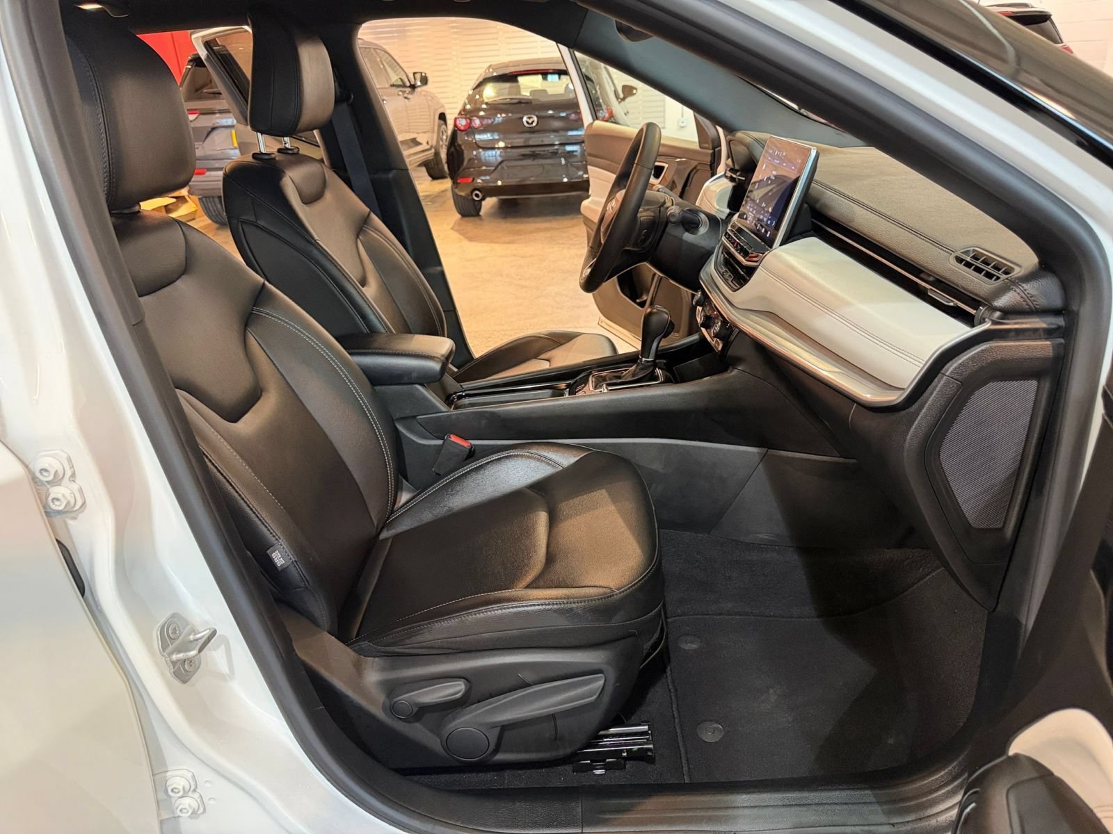 Used 2025 Jeep Compass Limited AWD/4WD image 35