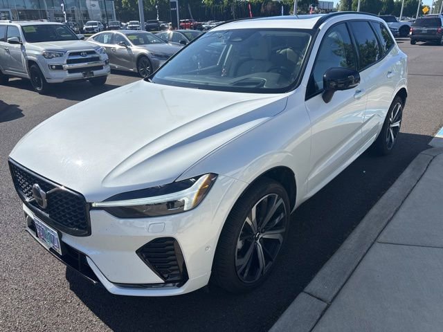 Used 2025 Volvo XC60 B5 Ultra w/ Protection Package Premier AWD/4WD image 3