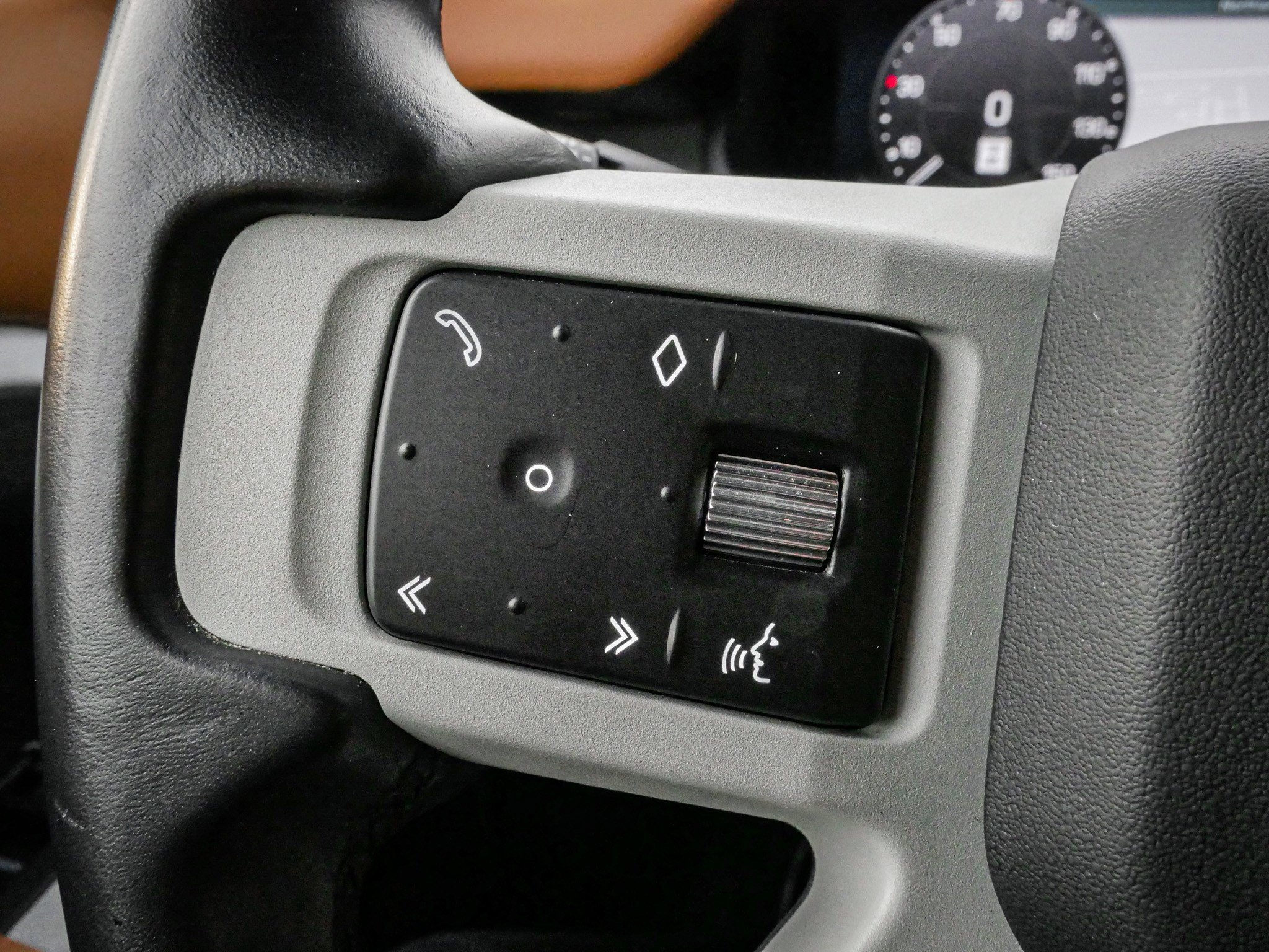 Used 2023 Land Rover Defender 90 X-Dynamic SE AWD/4WD image 19