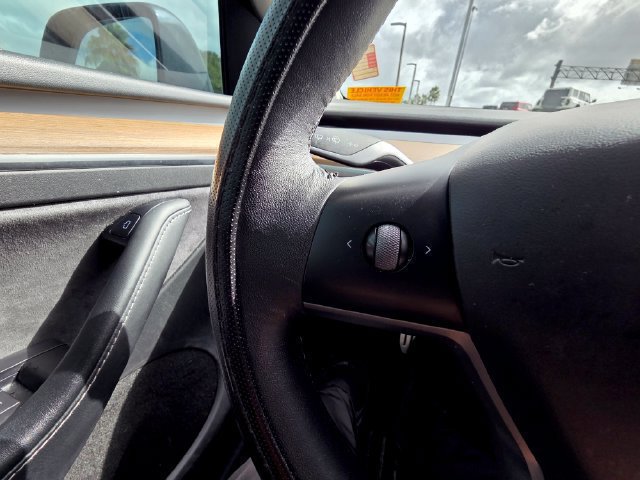 Used 2013 Toyota Corolla L FWD image 17