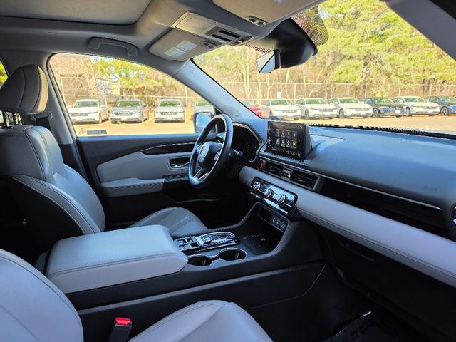 Used 2023 Honda Pilot Touring image 11