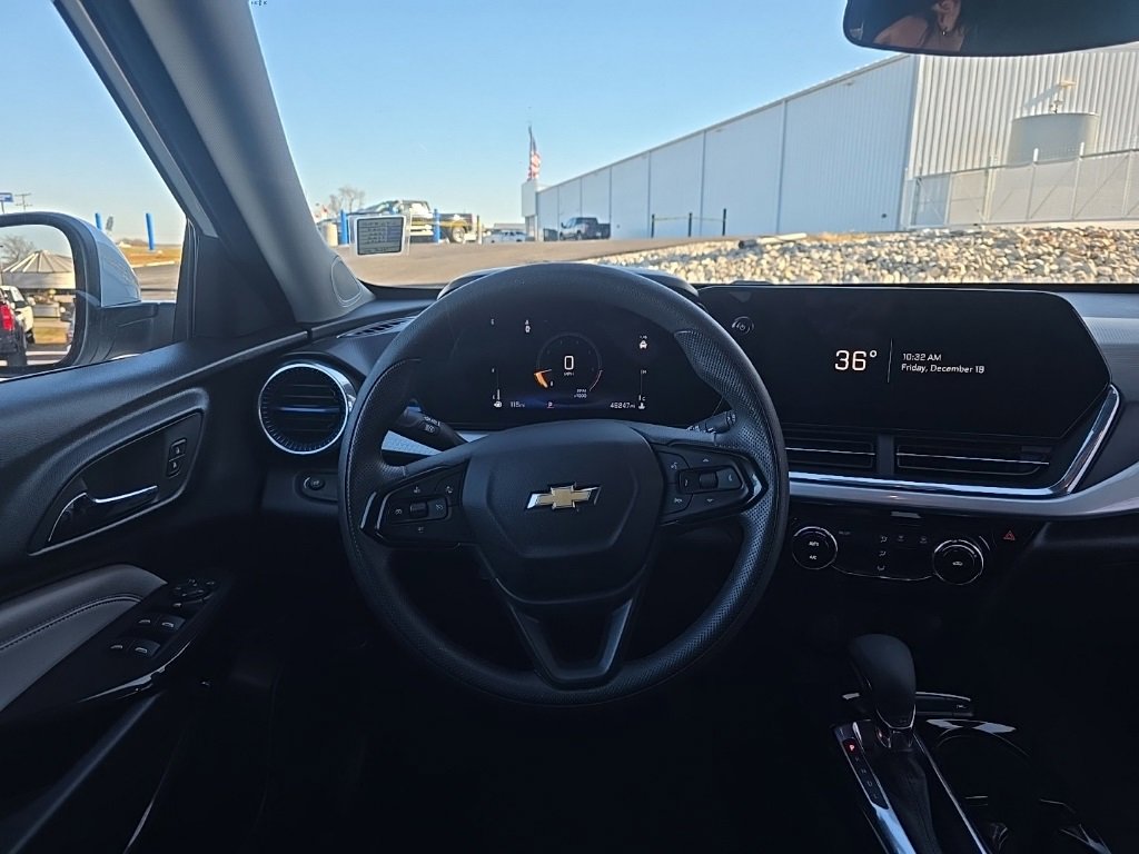 Used 2024 Chevrolet Trax LT image 2